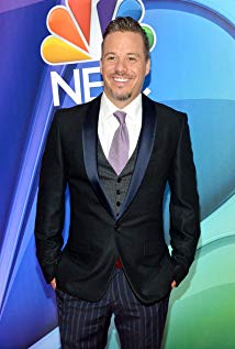 How tall is Michael Raymond-James?